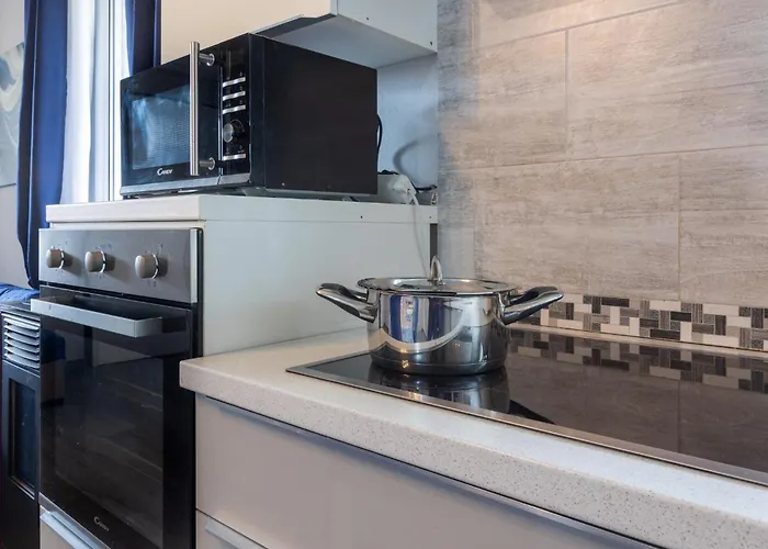 Guesthost - Relax & Fun Between Sea & Sìnnai