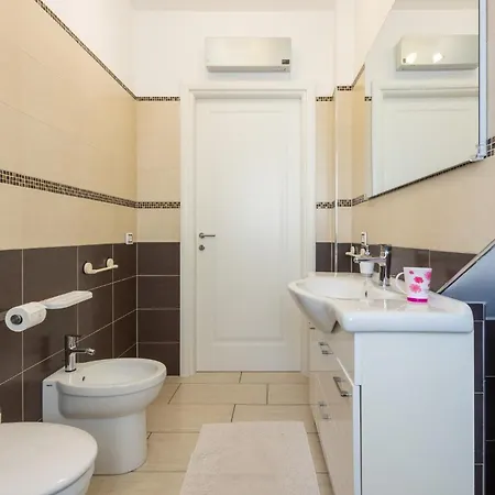 Lägenhet Guesthost - Relax & Fun Between Sea & Sìnnai