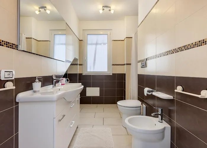 Guesthost - Relax & Fun Between Sea & Lägenhet *