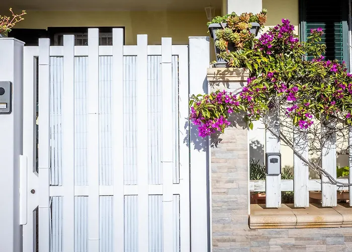 Guesthost - Relax & Fun Between Sea & Lägenhet